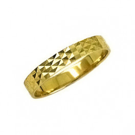 Snubn&iacute; prsten s jemnou strojn&iacute; rytinou